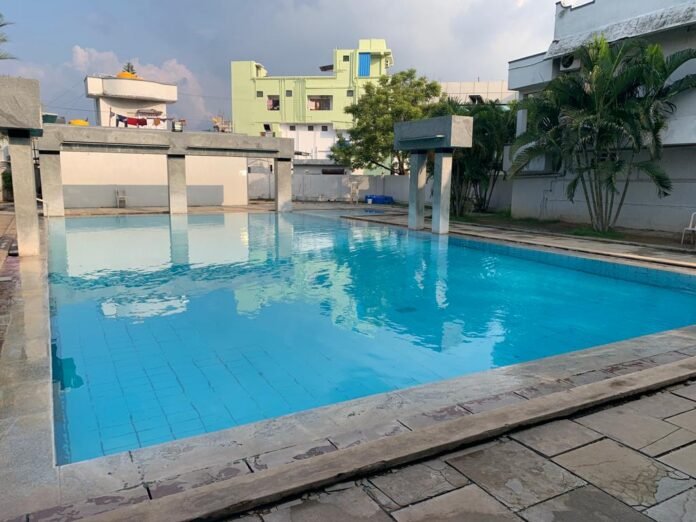 swimming pool swimming pool